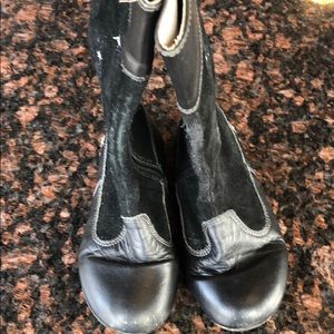 Girls black boots
